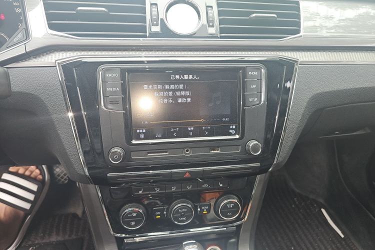 Used Volkswagen Passat 2017 330TSI DSG Luxury Edition Audio And AC Panel