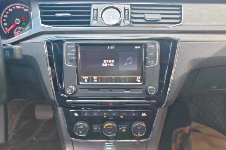 Used Volkswagen Passat 2017 330TSI DSG Luxury Edition Audio And AC Panel