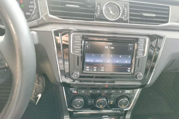 Used Volkswagen Passat 2017 330TSI DSG Prestige Edition Audio And AC Panel
