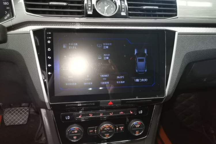 Used Volkswagen Passat 2017 330TSI DSG Luxury Edition Audio And AC Panel