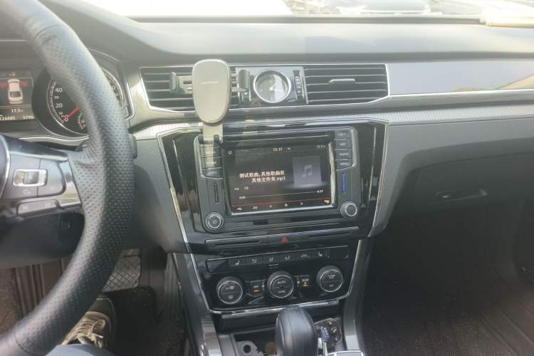 Used Volkswagen Passat 2017 330TSI DSG Luxury Edition Audio And AC Panel