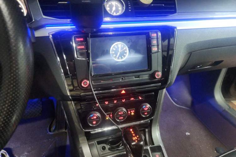 Used Volkswagen Passat 2017 280TSI DSG Luxury Edition Audio And AC Panel