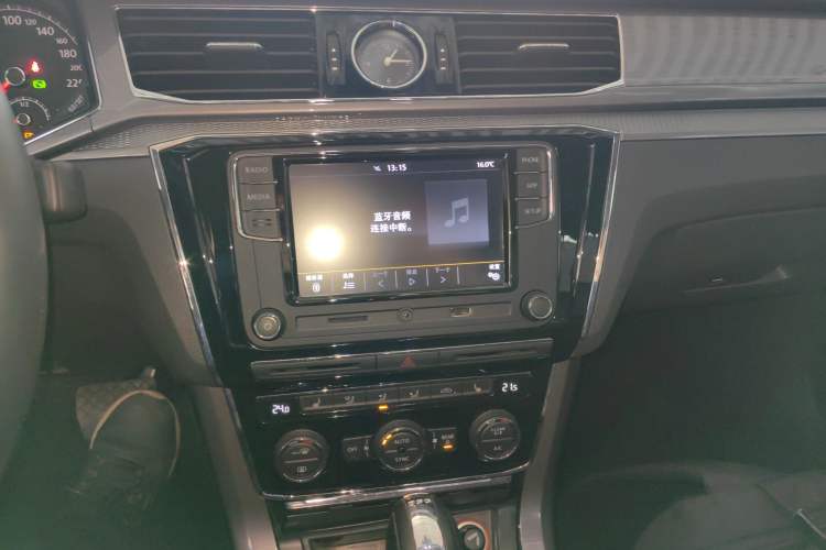 Used Volkswagen Passat 2017 330TSI DSG Luxury Edition Audio And AC Panel