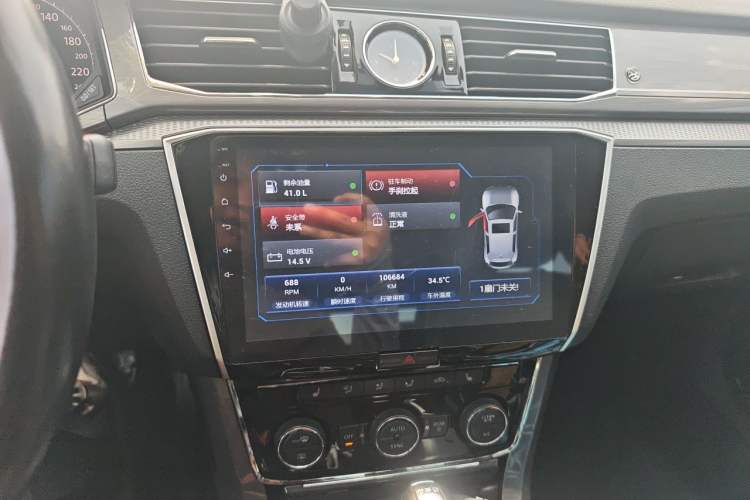 Used Volkswagen Passat 2017 330TSI DSG Luxury Edition Audio And AC Panel