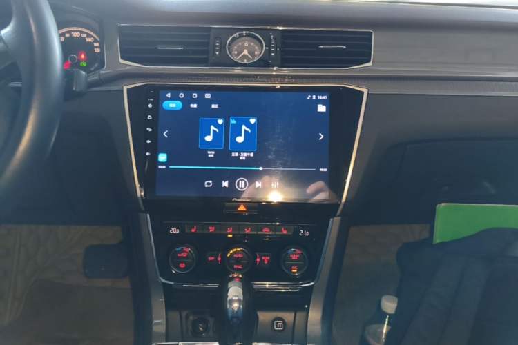 Used Volkswagen Passat 2017 330TSI DSG Luxury Edition Audio And AC Panel