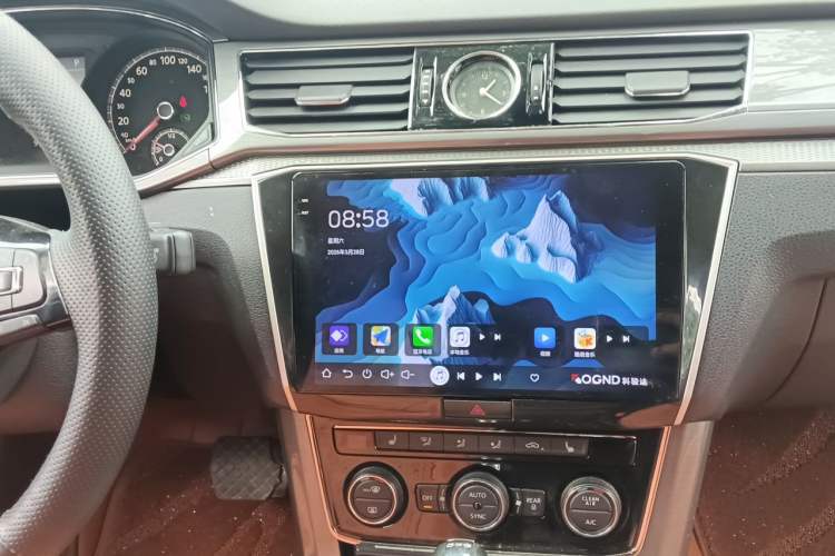 Used Volkswagen Passat 2017 330TSI DSG Luxury Edition Audio And AC Panel