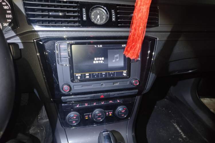 Used Volkswagen Passat 2017 330TSI DSG Luxury Edition Audio And AC Panel