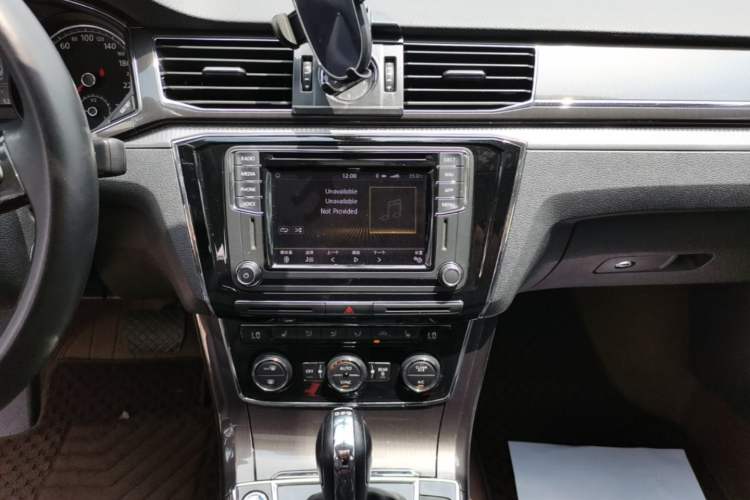 Used Volkswagen Passat 2017 330TSI DSG Prestige Edition Audio And AC Panel