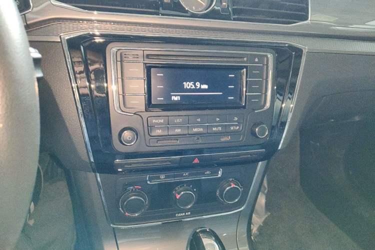 Used Volkswagen Passat  Audio And AC Panel