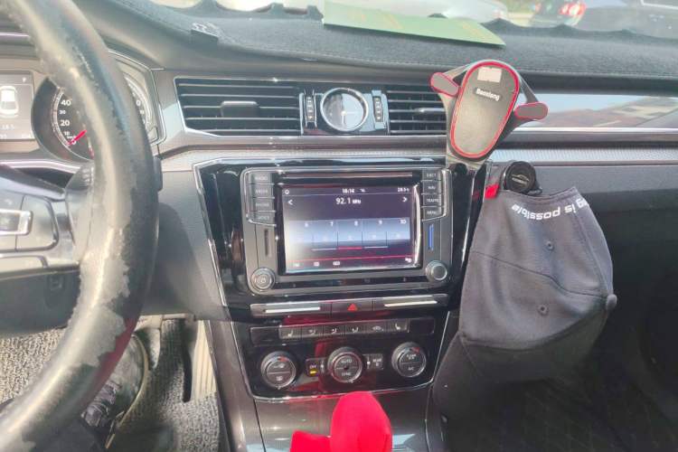 Used Volkswagen Passat 2017 330TSI DSG Luxury Edition Audio And AC Panel