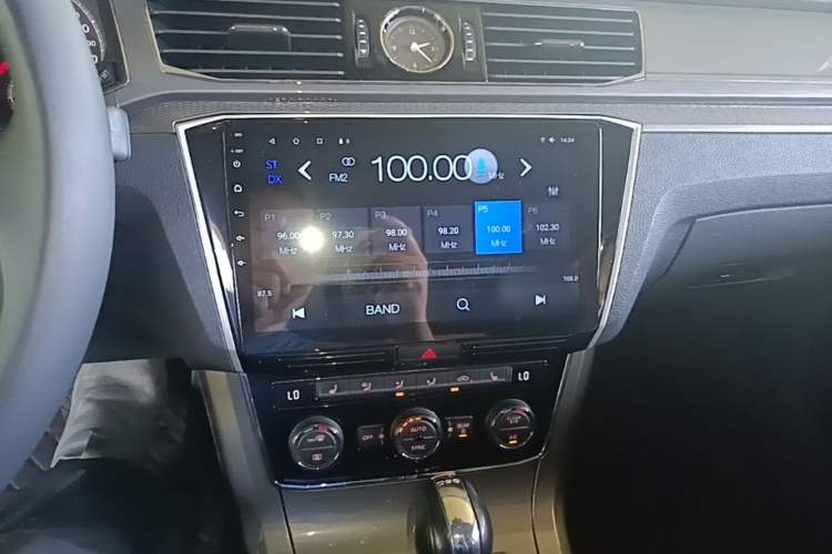 Used Volkswagen Passat 2017 330TSI DSG Luxury Edition Audio And AC Panel