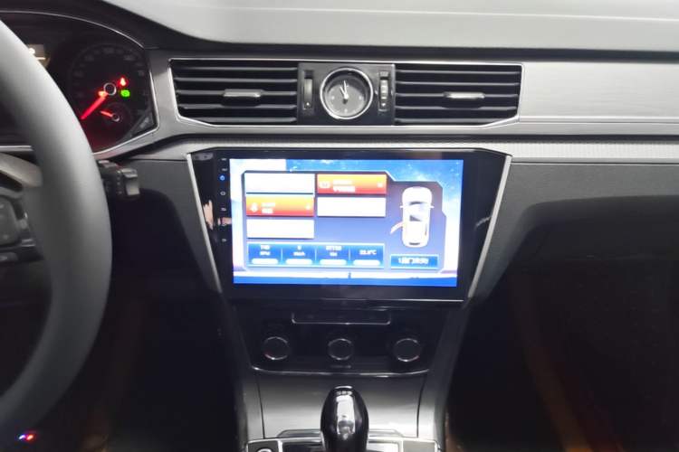 Used Volkswagen Passat 2017 280TSI DSG Luxury Edition Audio And AC Panel