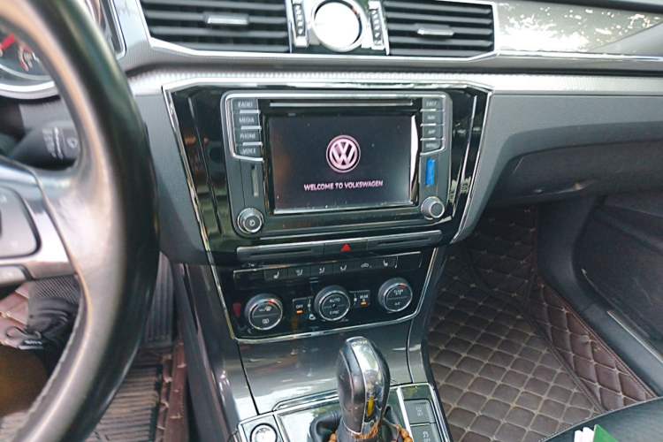 Used Volkswagen Passat 2017 380TSI DSG Prestige Edition Audio And AC Panel