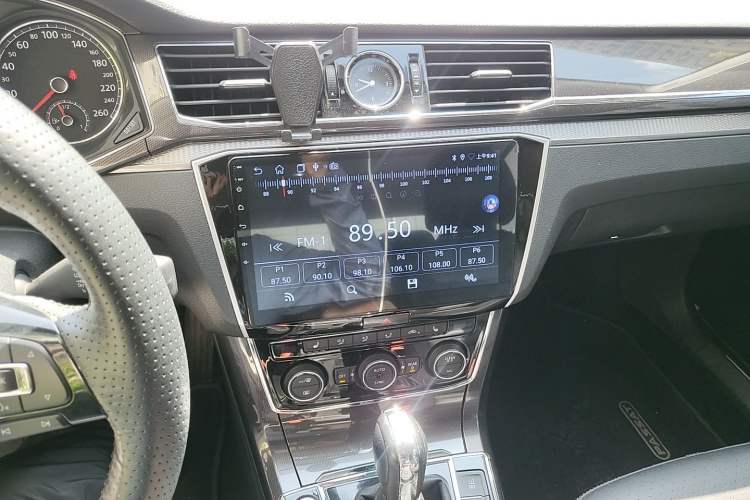 Used Volkswagen Passat 2017 330TSI DSG Prestige Edition Audio And AC Panel