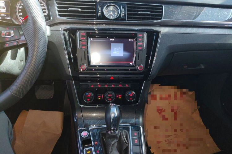Used Volkswagen Passat 2017 330TSI DSG Prestige Edition Audio And AC Panel