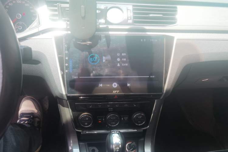 Used Volkswagen Passat 2017 330TSI DSG Luxury Edition Audio And AC Panel