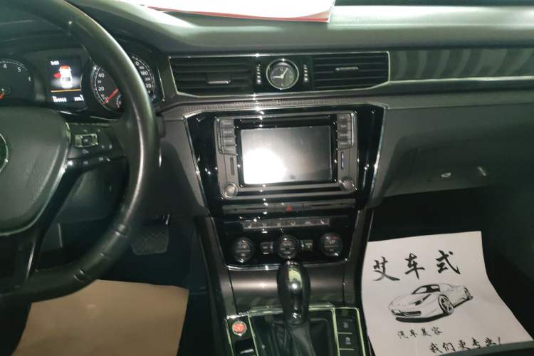 Used Volkswagen Passat 2017 330TSI DSG Prestige Edition Audio And AC Panel