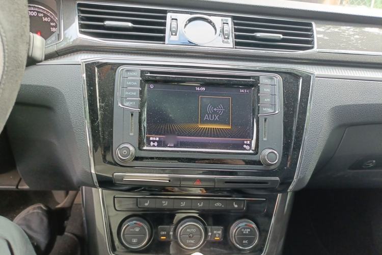 Used Volkswagen Passat 2017 330TSI DSG Prestige Edition Audio And AC Panel