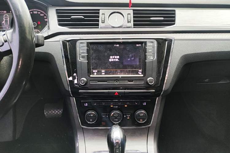 Used Volkswagen Passat 2017 280TSI DSG Luxury Edition Audio And AC Panel