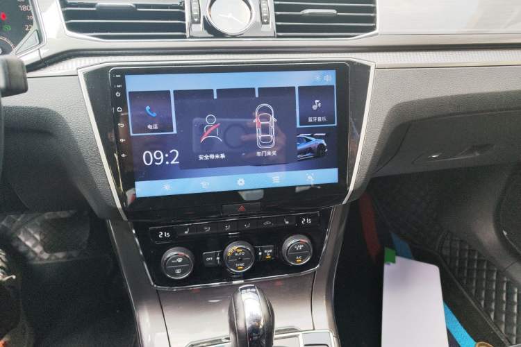 Used Volkswagen Passat 2017 330TSI DSG Luxury Edition Audio And AC Panel