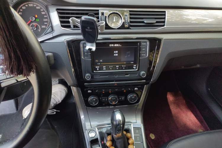 Used Volkswagen Passat 2017 330TSI DSG Luxury Edition Audio And AC Panel