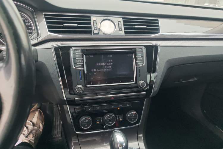 Used Volkswagen Passat 2017 330TSI DSG Prestige Edition Audio And AC Panel
