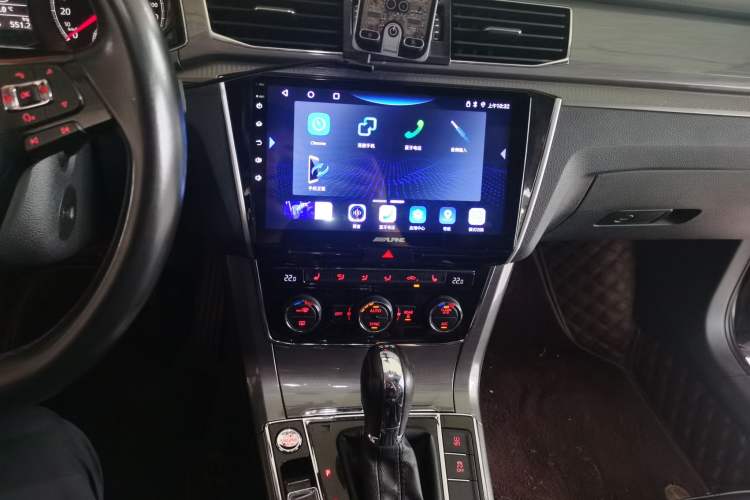 Used Volkswagen Passat 2017 330TSI DSG Luxury Edition Audio And AC Panel