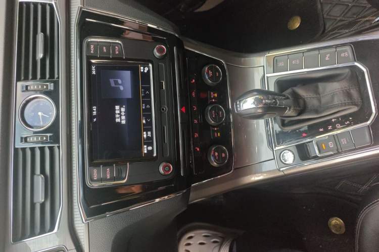 Used Volkswagen Passat 2017 280TSI DSG Luxury Edition Audio And AC Panel