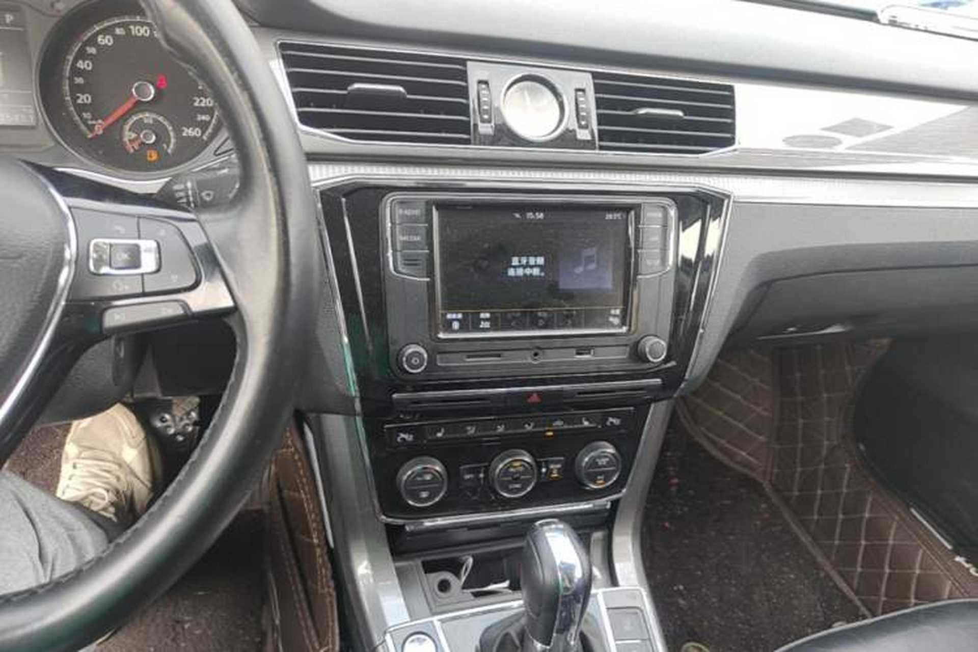 Used Volkswagen Passat 2017 330TSI DSG Luxury Edition Audio And AC Panel