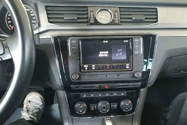 Used Volkswagen Passat 2017 330TSI DSG Luxury Edition Audio And AC Panel