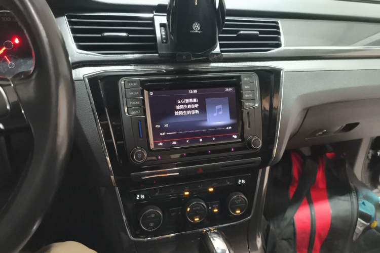 Used Volkswagen Passat 2017 330TSI DSG Prestige Edition Audio And AC Panel