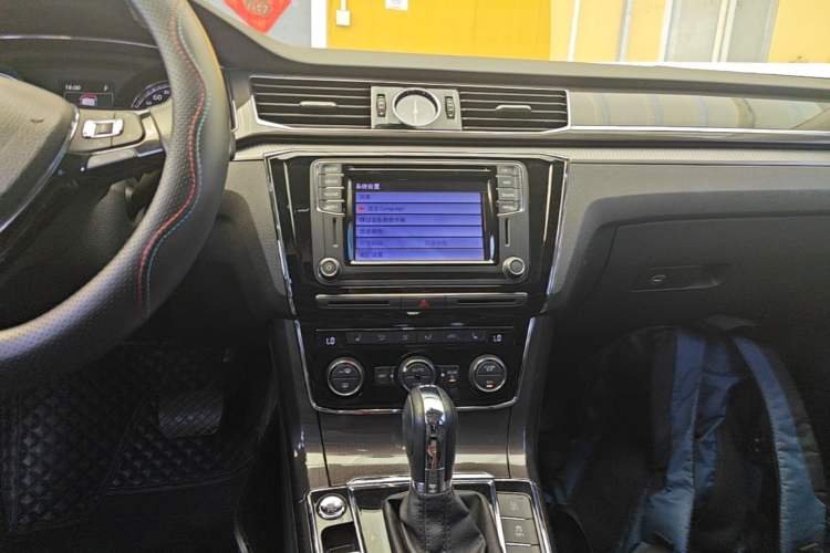 Used Volkswagen Passat 2017 380TSI DSG Prestige Edition Audio And AC Panel