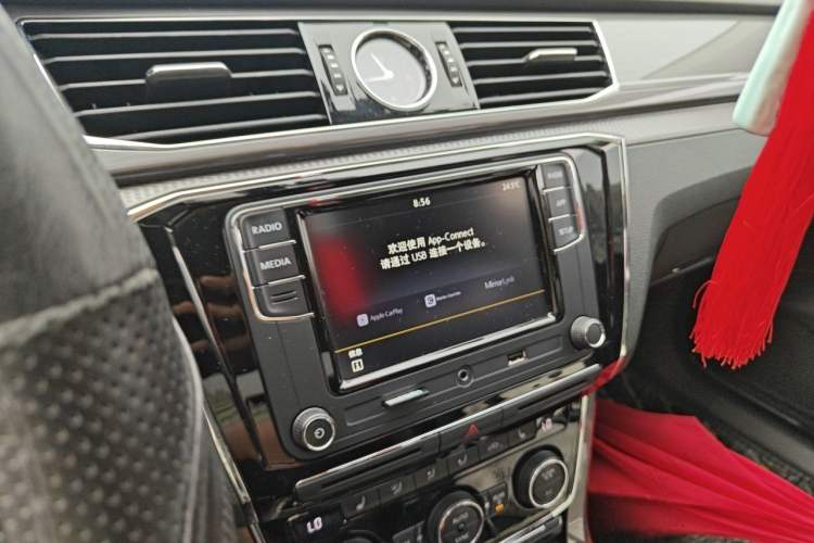Used Volkswagen Passat 2017 330TSI DSG Luxury Edition Audio And AC Panel