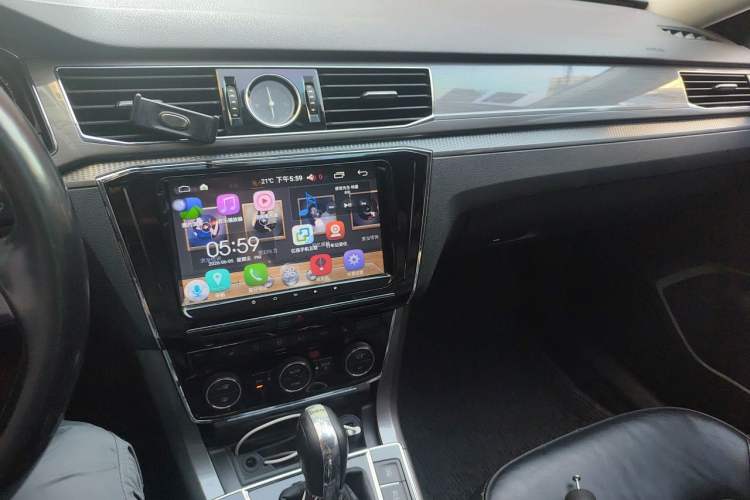 Used Volkswagen Passat 2017 330TSI DSG Luxury Edition Audio And AC Panel