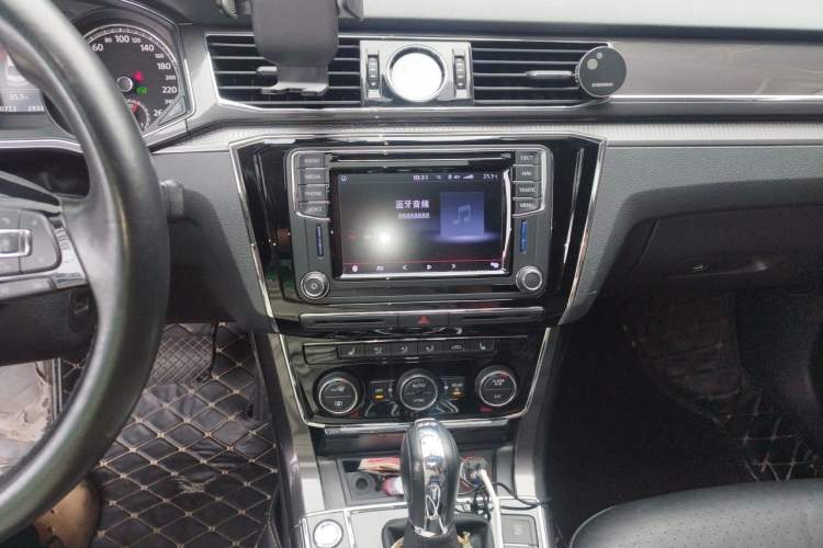 Used Volkswagen Passat 2017 330TSI DSG Prestige Edition Audio And AC Panel