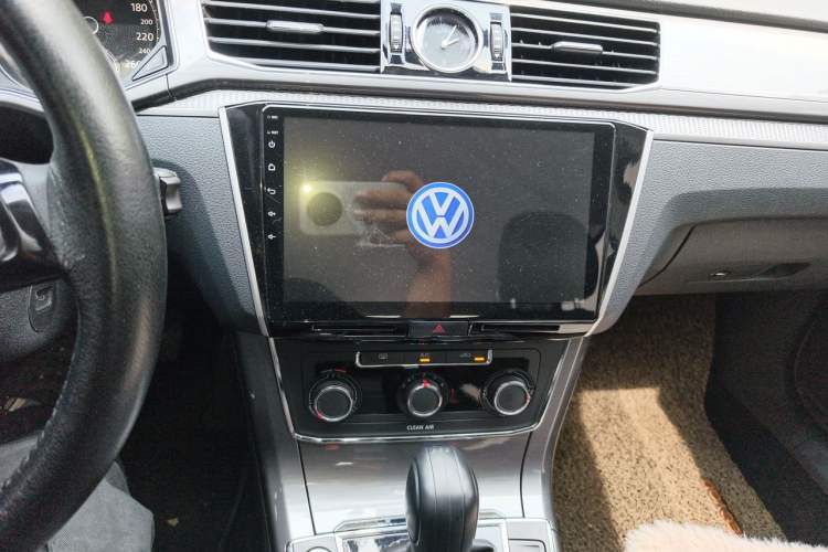 Used Volkswagen Passat 2017 280TSI DSG Luxury Edition Audio And AC Panel