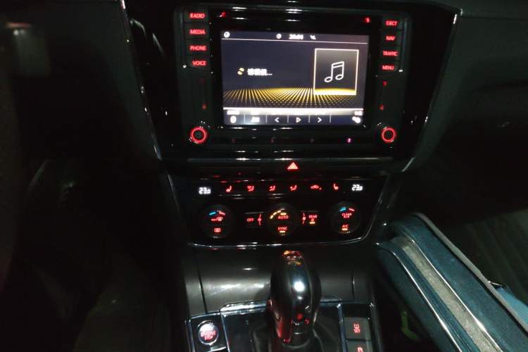 Used Volkswagen Passat 2017 330TSI DSG Prestige Edition Audio And AC Panel