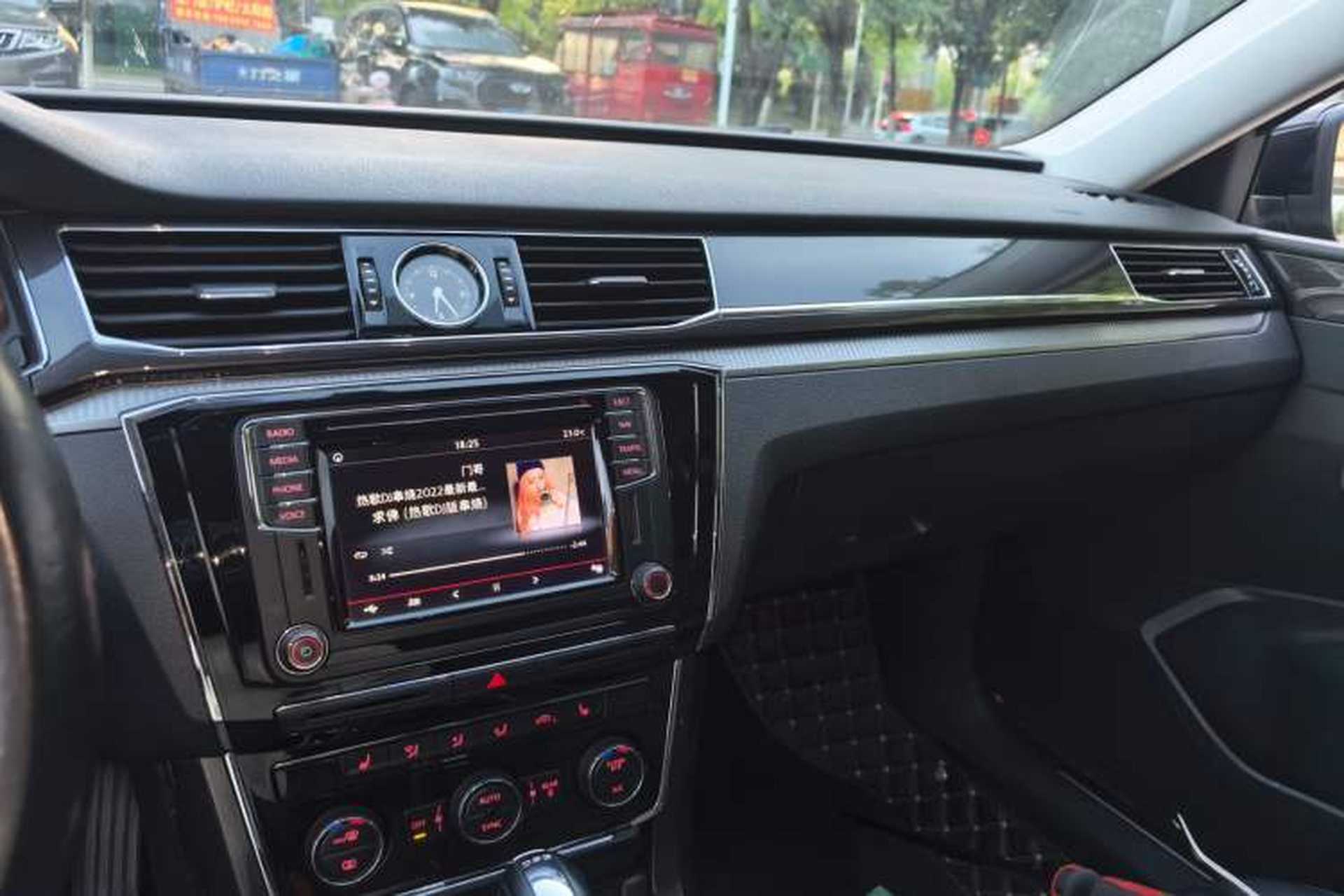 Used Volkswagen Passat 2017 330TSI DSG Prestige Edition Audio And AC Panel