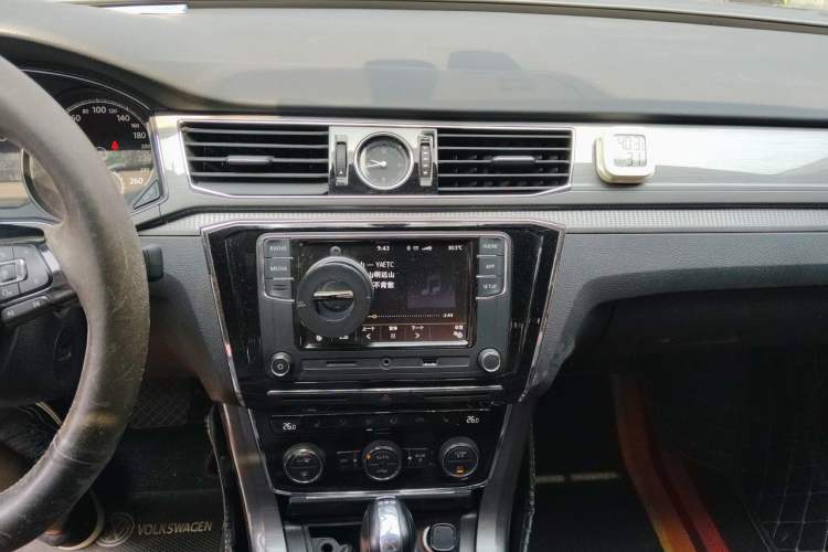 Used Volkswagen Passat 2017 330TSI DSG Luxury Edition Audio And AC Panel