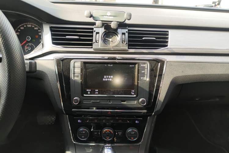 Used Volkswagen Passat 2017 280TSI DSG Luxury Edition Audio And AC Panel