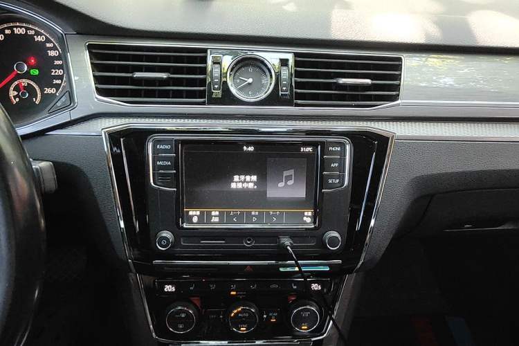 Used Volkswagen Passat 2017 330TSI DSG Luxury Edition Audio And AC Panel