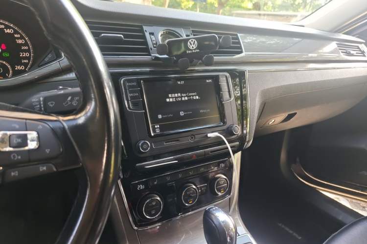 Used Volkswagen Passat 2017 330TSI DSG Luxury Edition Audio And AC Panel