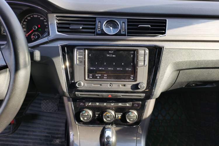 Used Volkswagen Passat 2017 330TSI DSG Luxury Edition Audio And AC Panel