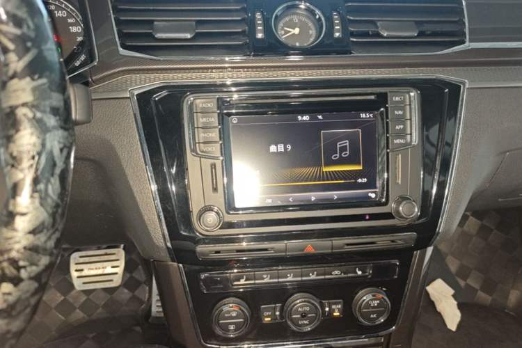 Used Volkswagen Passat 2017 330TSI DSG Prestige Edition Audio And AC Panel