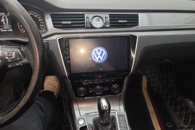 Used Volkswagen Passat 2017 330TSI DSG Luxury Edition Audio And AC Panel