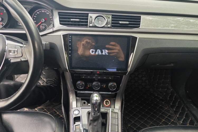 Used Volkswagen Passat 2017 330TSI DSG Luxury Edition Audio And AC Panel