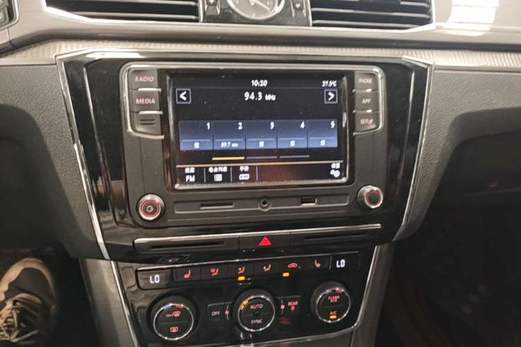 Used Volkswagen Passat 2017 330TSI DSG Luxury Edition Audio And AC Panel