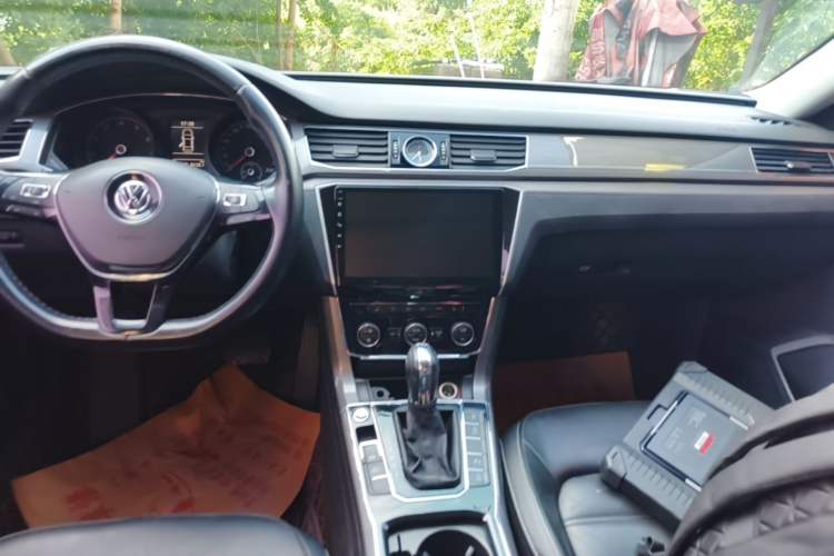 Used Volkswagen Passat 2017 330TSI DSG Luxury Edition Audio And AC Panel