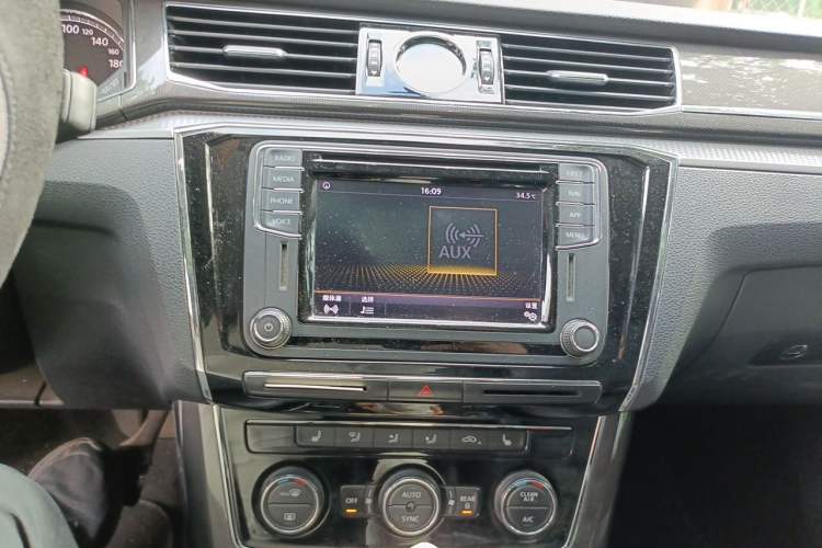 Used Volkswagen Passat 2017 330TSI DSG Prestige Edition Audio And AC Panel