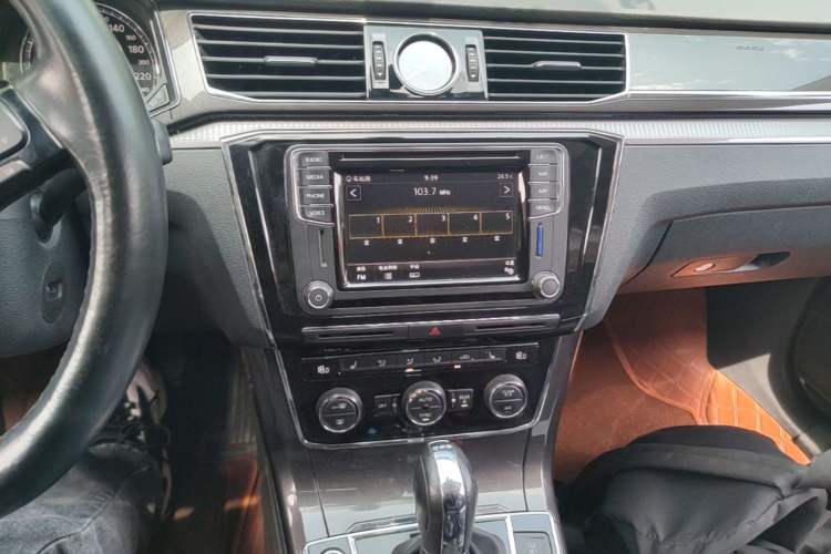 Used Volkswagen Passat 2017 330TSI DSG Prestige Edition Audio And AC Panel